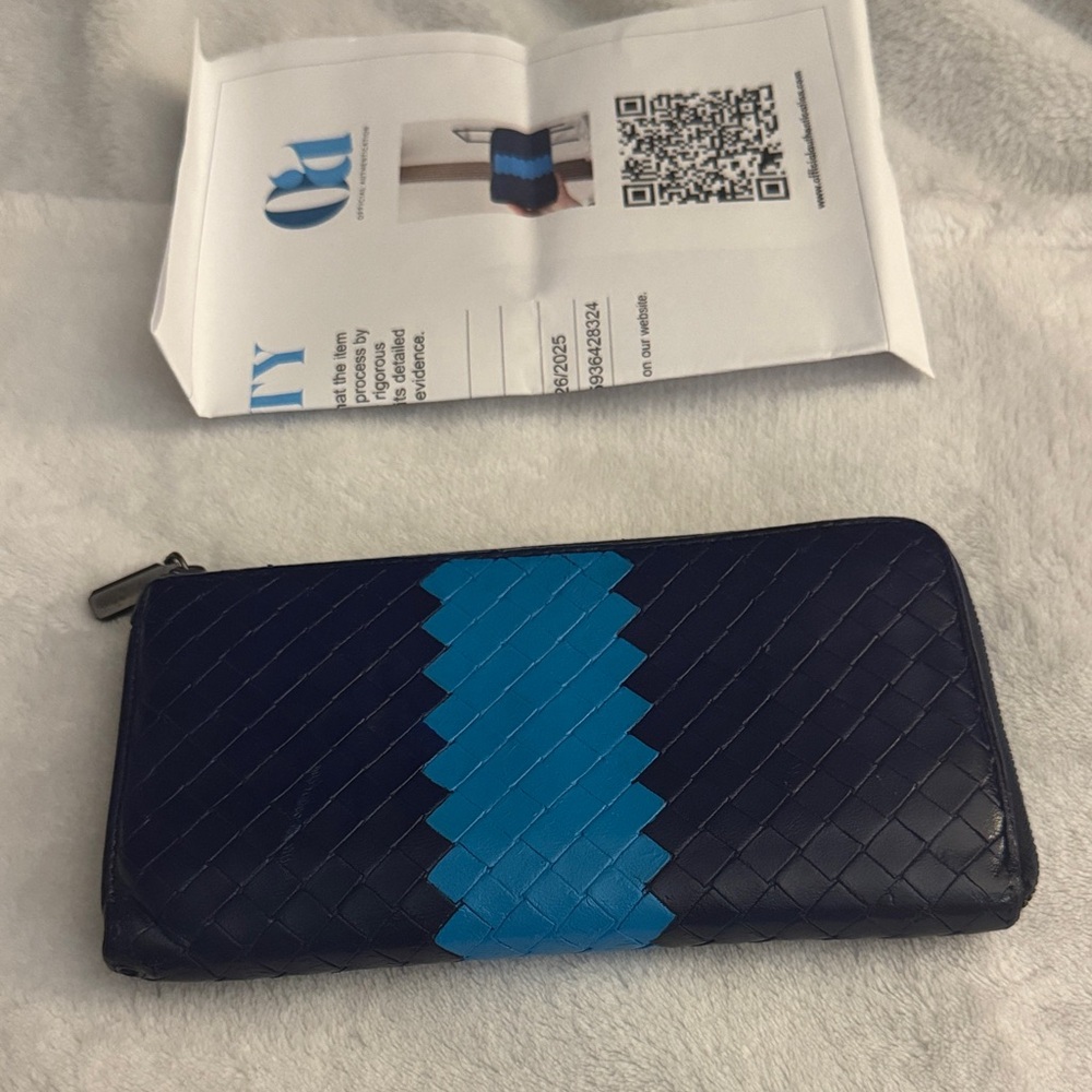 Bottega Veneta navy Wallet w/ COA